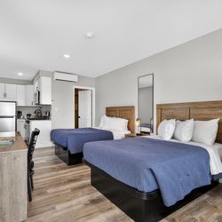 The Beach House - Room with 2 beds and kitchen
