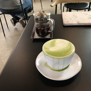 MoonGoat Coffee Roasters - The boy so pretty delicious drink. - Coffee Roasteries Near Me - Costa Mesa, California