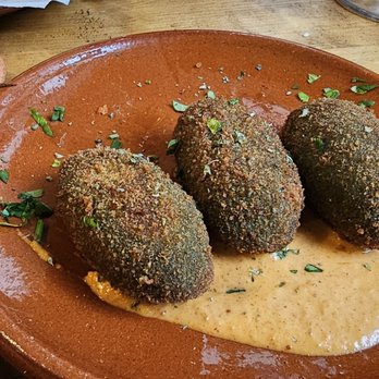 Pamboli tapas bar - Bechamel Kroketten mit Spinat, Lauch, Brokkoli - Tapas Bars Near Me - Hamburg, HH Pamboli tapas bar - Bechamel Kroketten mit Spinat, Lauch, Brokkoli - Tapas Bars Near Me - Hamburg, HH