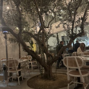 Cento Pasta Bar - Outside seating - Italian Near Me - Los Angeles, California