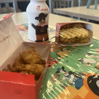 Chick-fil-A - Kids' meal - Fast Food Near Me - Austin, Texas
