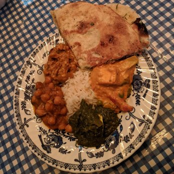 Indian Twist - Clockwise from top: garlic naan, Navratan Korma, Saag Paneer, Chana Masala, & Malai Kofta - Indian Near Me - Tucson, Arizona