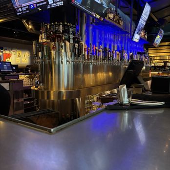 Yard House - Bar area - New American Near Me - San Antonio, Texas