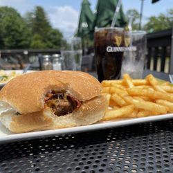 Tommy Sullivan's Cafe - Mackenzie burger