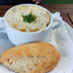Bierseidel - Zwiebelsuppe / Gratinated onion soup