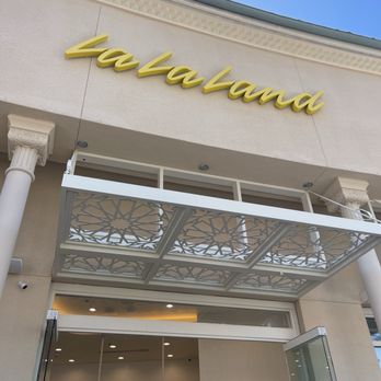 La La Land - outdoor exterior - Cafes Near Me - Irvine, California La La Land - outdoor exterior - Cafes Near Me - Irvine, California