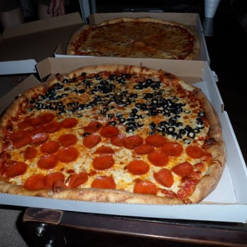 Rosa's Pizza - PIZZA PARTY~!!! - Pizza Near Me - Maspeth, New York
