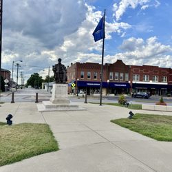 Lincoln Square - 08.29.25 Lincoln Square is the center point of downtown Hodgenville's Commercial Historic District