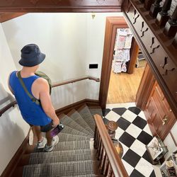 VITRINE On Main - Cool stairway