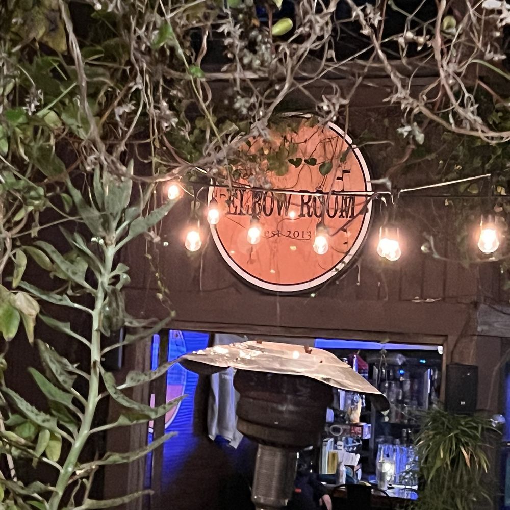Thee Elbow Room - Patio - Gastropubs Near Me - Montrose, California