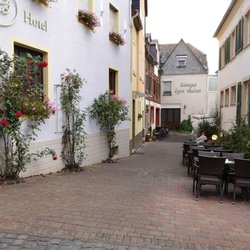 Hotel Ehses - Sicht von der Strasse in den Hof
