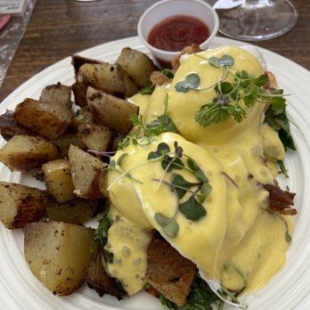 Le Sel Bistro - Eggs Benedict - Breakfast & Brunch Near Me - Tacoma, Washington Le Sel Bistro - Eggs Benedict - Breakfast & Brunch Near Me - Tacoma, Washington
