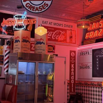 Mom's Diner - Diners Near Me - Archbold, Ohio