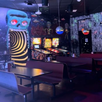 Ziggys Magic Pizza Shop - Attached Stardust Pinbar inside seating - Pizza Near Me - Phoenix, Arizona Ziggys Magic Pizza Shop - Attached Stardust Pinbar inside seating - Pizza Near Me - Phoenix, Arizona