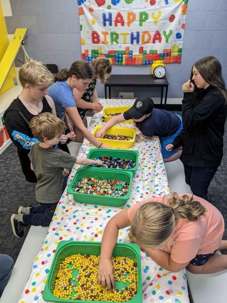 BRICKS & MINIFIGS SOUTH EVERETT Updated October 2024 1203 SE