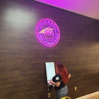 Rock N Roll Handrolled Premium Ice Cream - Ice Cream & Frozen Yogurt Near Me - Manteca, California
