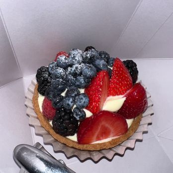 Paris Baguette - Berry Tart - Bakeries Near Me - Cambridge, Massachusetts Paris Baguette - Berry Tart - Bakeries Near Me - Cambridge, Massachusetts
