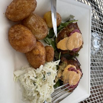Siren Kitchen and Bar - Crab cakes - Cocktail Bars Near Me - Essex, Connecticut Siren Kitchen and Bar - Crab cakes - Cocktail Bars Near Me - Essex, Connecticut