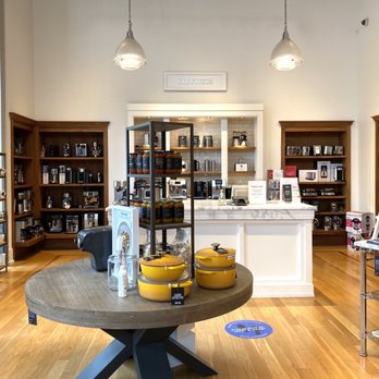 Williams Sonoma - the interior of a store - Kitchen & Bath Near Me - Chicago, Illinois