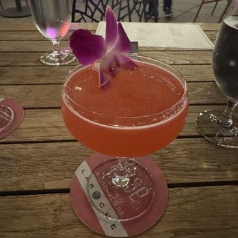 Streeterville Social - Sunny on Southport - Cocktail Bars Near Me - Chicago, Illinois Streeterville Social - Sunny on Southport - Cocktail Bars Near Me - Chicago, Illinois