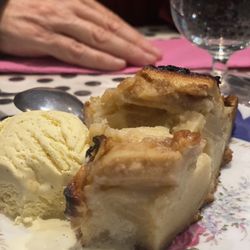 Las Grecas - Oh... the homemade apple pie. Save room.