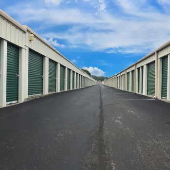 North Parkway Mini Storage - Traditional drive-up self storage units with wide driveways - Self Storage Near Me - Huntsville, Alabama North Parkway Mini Storage - Traditional drive-up self storage units with wide driveways - Self Storage Near Me - Huntsville, Alabama
