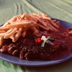Diener - Rosa gebratenes Entrecote vom Angusrind an "Jack - Daniels" Whisky Pfefferrahmsoße mit Pommes frites