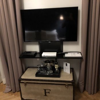 QT Suites - TV - Hotels Near Me - Rome, RM