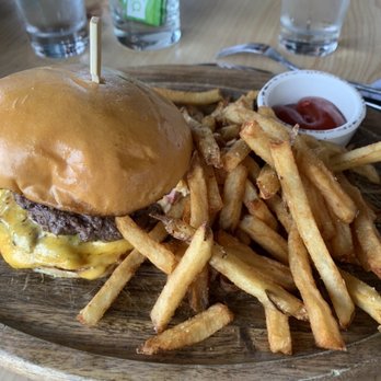 Kitchen Social - Pimento cheese burger - New American Near Me - Dublin, Ohio Kitchen Social - Pimento cheese burger - New American Near Me - Dublin, Ohio
