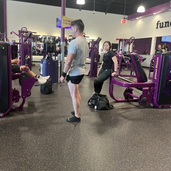 Planet Fitness - Staff never enforces rules and allows rude entitled clientele to hog machines. Also barefoot. - Gyms Near Me - San Pablo, California