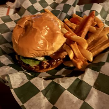 Hogan’s Irish Pub - Habanero Bacon Jam Burger - Irish Pub Near Me - Cocoa, Florida