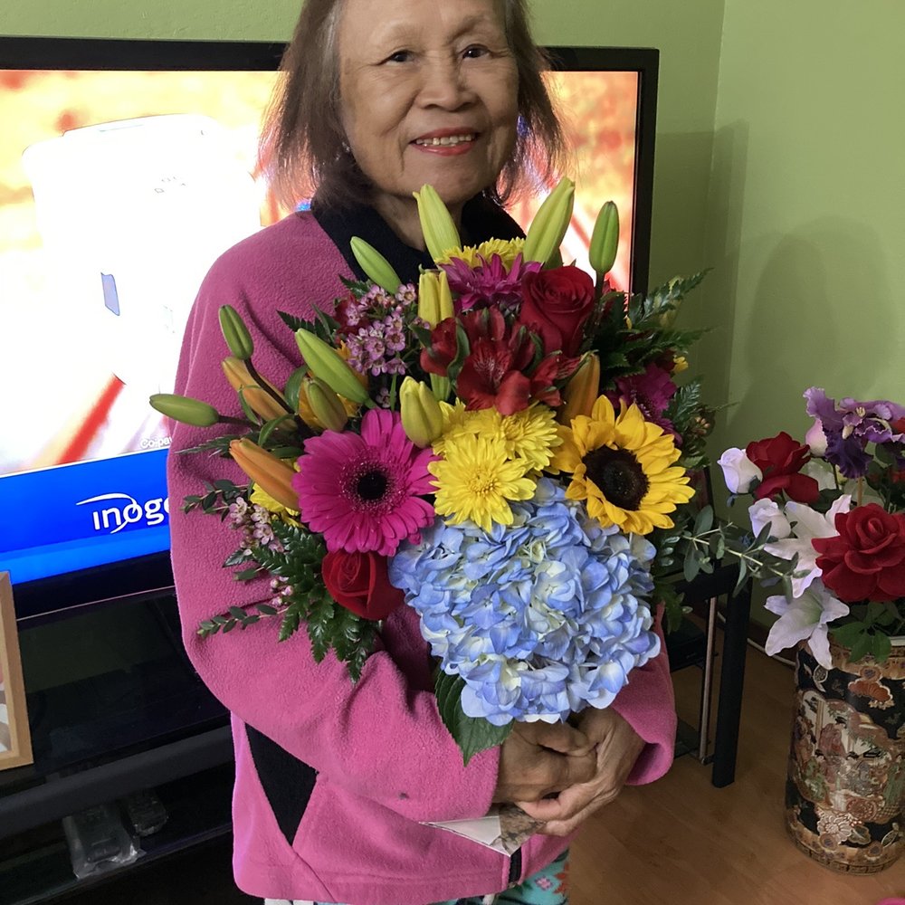 Mom and Pop Flower Shop - Daily mix of flowers - Florists Near Me - Oxnard, California Mom and Pop Flower Shop - Daily mix of flowers - Florists Near Me - Oxnard, California