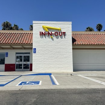 In-N-Out Burger - Exterior - Burgers Near Me - Long Beach, California In-N-Out Burger - Exterior - Burgers Near Me - Long Beach, California