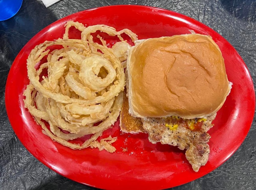 VICTORY LANE BAR & GRILL Updated September 2024 628 Lombard St, Clarence, Iowa Fast Food