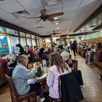 Cindi's NY Deli & Restaurant - Comfortable cold day in Dallas diner vibe - Delis Near Me - Dallas, Texas