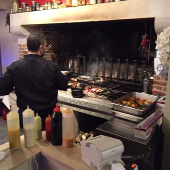 Les Canisses - Open fire kitchen - French Near Me - Le Goulet, 27
