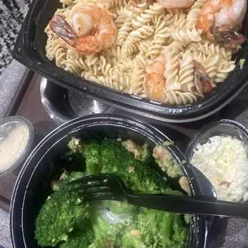 Maggiano's - GF Gluten Free Shrimp Scampi with Roasted Garlic Broccoli - Italian Near Me - Cincinnati, Ohio