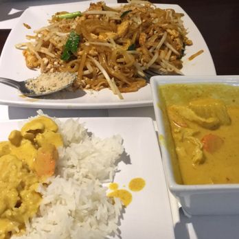 Bangkok Corner - Pad Thai and Yellow Curry - Thai Near Me - Costa Mesa, California