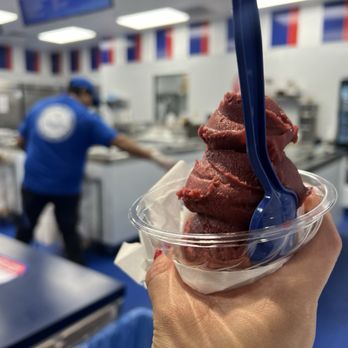 Handel's Homemade Ice Cream - a person in a kitchen - Ice Cream & Frozen Yogurt Near Me - Bakersfield, California Handel's Homemade Ice Cream - a person in a kitchen - Ice Cream & Frozen Yogurt Near Me - Bakersfield, California
