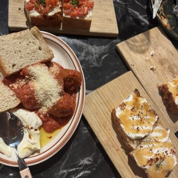 Movida - Spanish Near Me - Milwaukee, Wisconsin