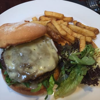 Au Comptoir - Mushroom burger - French Near Me - Vancouver, British Columbia Au Comptoir - Mushroom burger - French Near Me - Vancouver, British Columbia