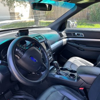Louie auto detailing - Explorer after interior - Auto Detailing Near Me Louie auto detailing - Explorer after interior - Auto Detailing Near Me