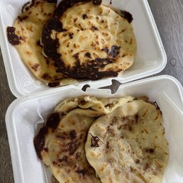 Pupusas de Queso y Pupusas de frijol Pupusas de Queso y Pupusas de frijol