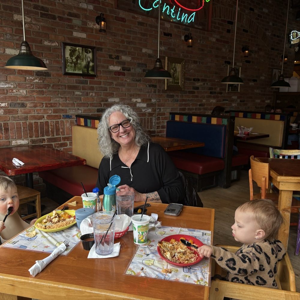 Me with my lunch guests. They have nice high chairs there!! Me with my lunch guests. They have nice high chairs there!!