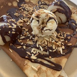 Chocolate crepe with warm pears. Chocolate crepe with warm pears.
