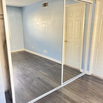 GREAN Quality Cleaning Services - Bedroom with mirrors - Home Cleaning Near Me