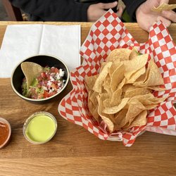 Casa Comal - Guacamole and Chips