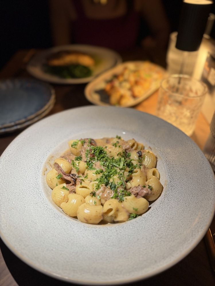 Social spots from V Modern Italian