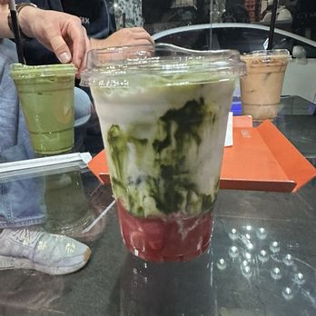 Cafe Upper - Strawberry Matcha - Cafes Near Me - Los Angeles, California Cafe Upper - Strawberry Matcha - Cafes Near Me - Los Angeles, California