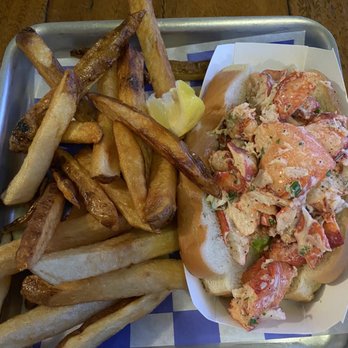 Cape Cod Fish - Classic lobstah roll - Seafood Near Me - Fort Myers, Florida